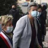 La Commissaire européenne aux Affaires intérieures, Yvla Johansson, participe dimanche à une réunion d'urgence à Calais, quatre jours après le pire drame migratoire survenu dans la Manche.